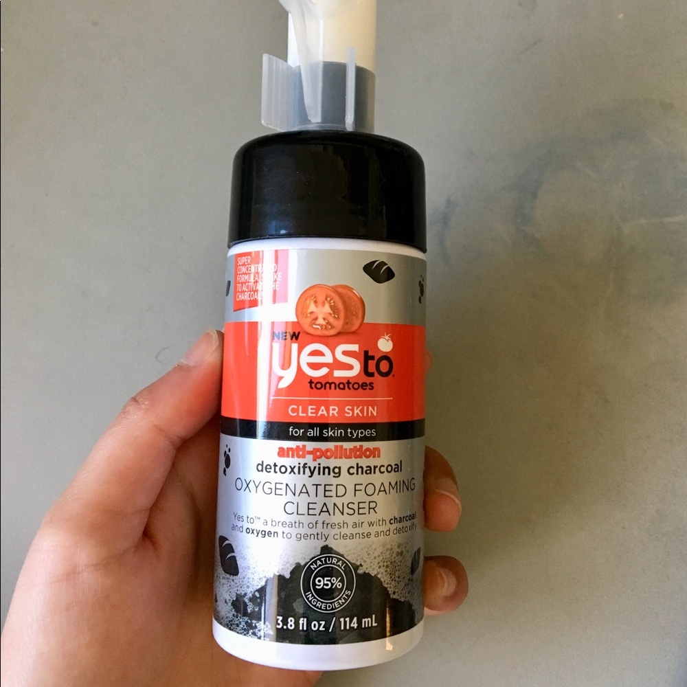 Yes To Tomatoes Detoxifying Charcoal Cleanser